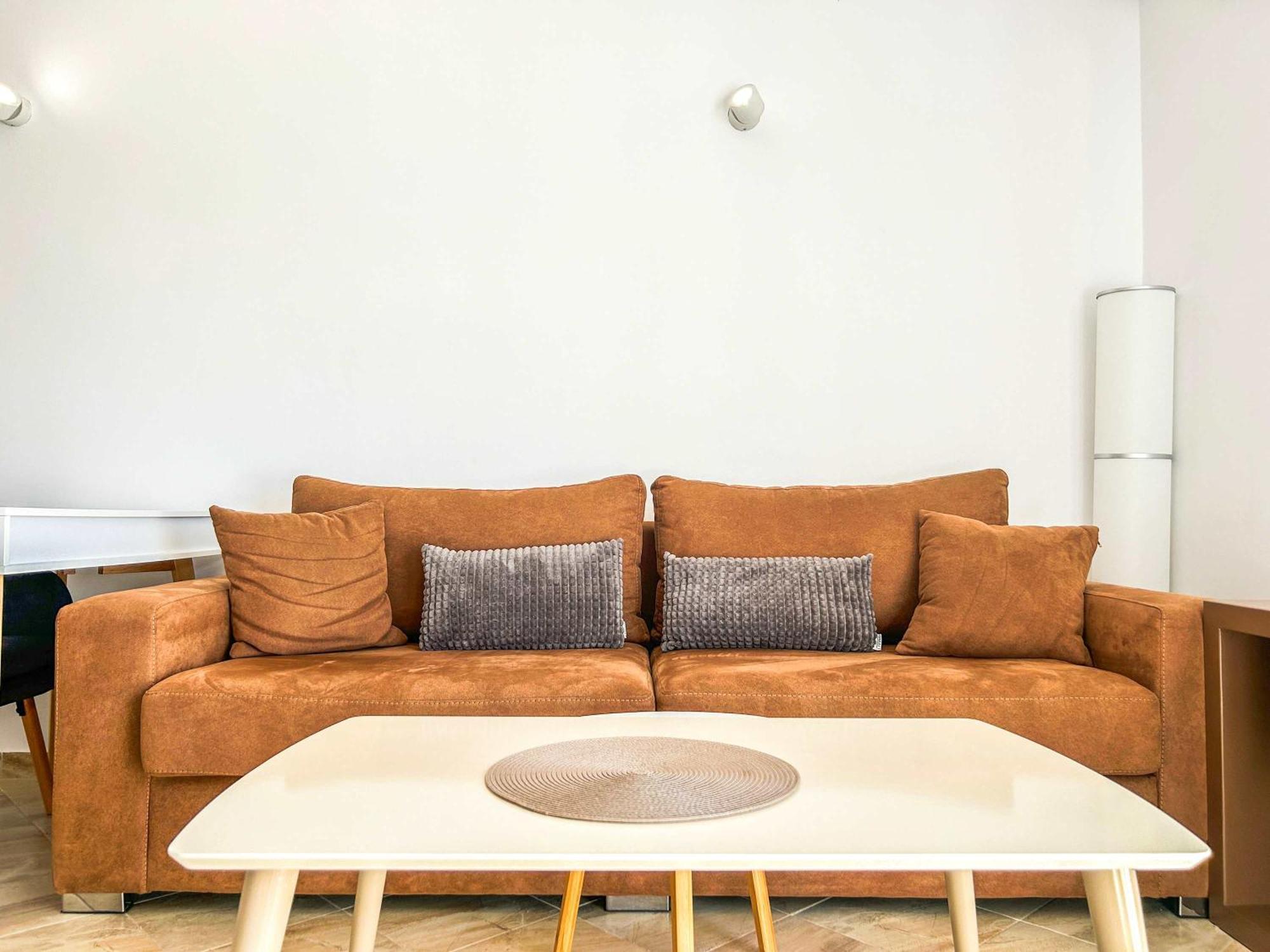 1 Bedroom 637 *